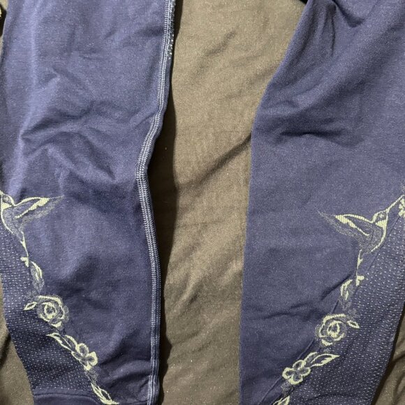 Lucas Hugh Women's 2 piece Navy leggings and top- Humming bird- M - Picture 3 of 4